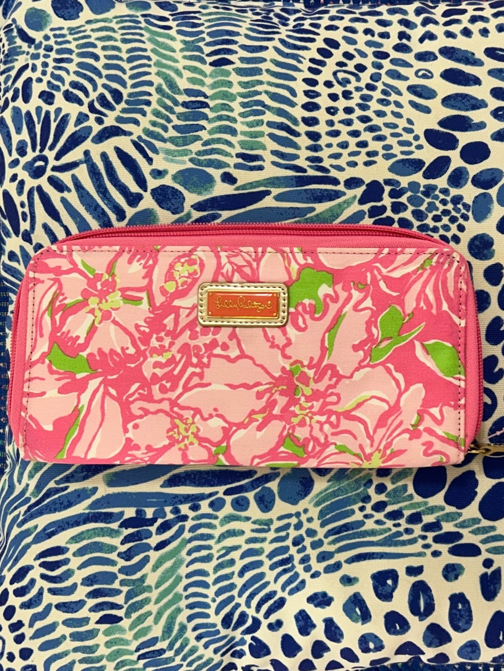 NWT Lilly Pulitzer travel passport wallet
LIMEADE - Picture 5 of 9